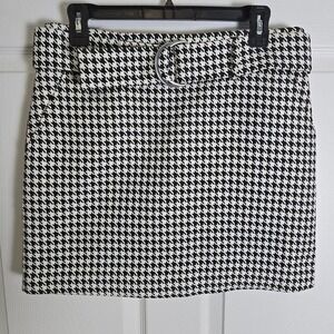 Forever 21 Skirt with Belt-Black/White-Women's‎ 28